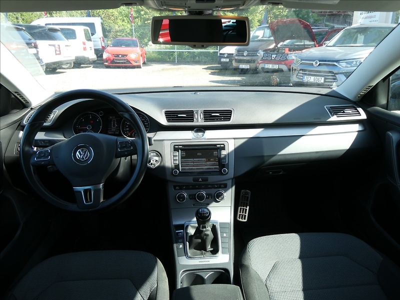 Volkswagen Passat 2,0 TDi 103kW 4MOTION,serviska - fotka 19 z 39