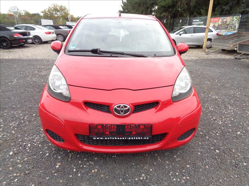 Toyota Aygo 1,0 - fotka 2 z 16