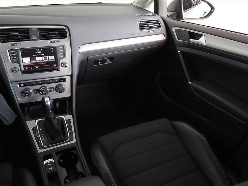 Volkswagen Golf (2016) 1.6 TDI, Automat, Serv.kniha - fotka 8 z 24