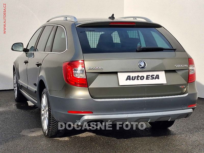 Škoda Superb (2014) 2.0TDi 4x4, Elegance, DSG - fotka 6 z 18