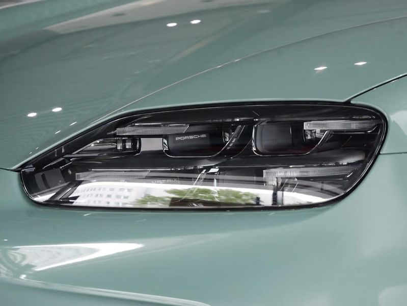 Porsche Cayenne Electric Pano HuD 360 Chrono T - fotka 9 z 22