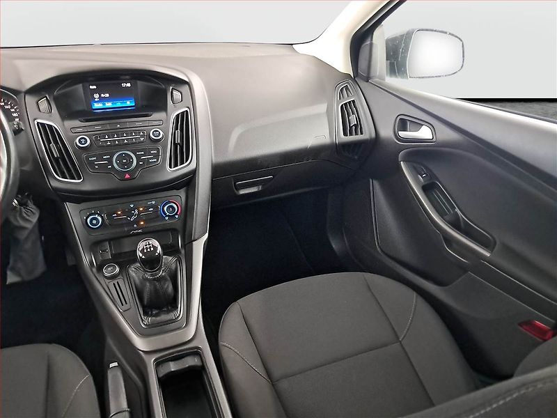 Ford Focus (2017) 1.6 i, Serv.kniha - fotka 8 z 19