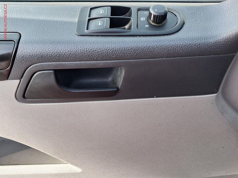 Volkswagen Transporter (2013) 2.0TDi L2 9míst, 103kW, AC - fotka 13 z 15