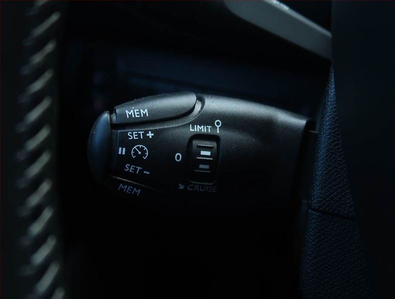 Peugeot 308 (2018) 1.2 PureTech, Tempomat - fotka 16 z 20