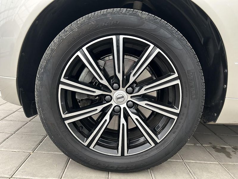 Volvo XC60 2.0 B5 4x4 Inscription - fotka 10 z 38