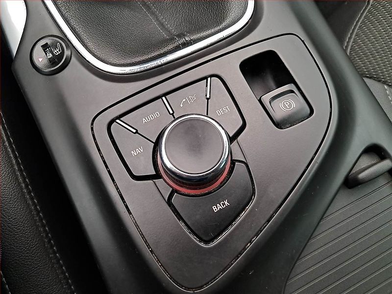 Opel Insignia (2009) 1.6 Turbo, v provozu - fotka 17 z 22