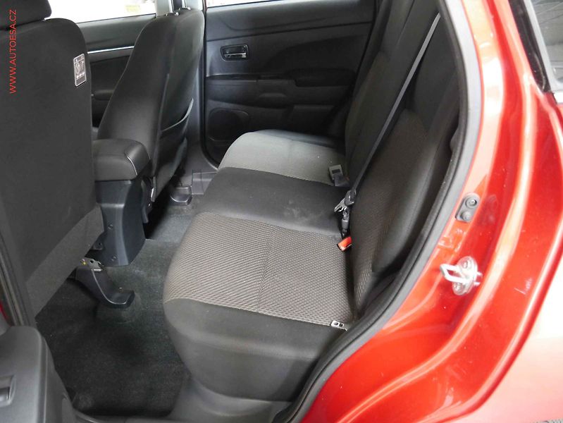 Mitsubishi ASX (2015) 1.6 MiVC, 1.maj,ČR, AC, temp - fotka 10 z 17