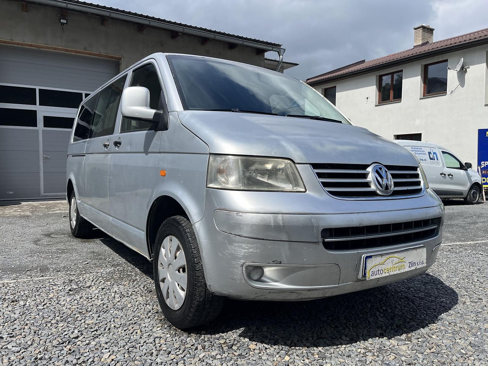 Volkswagen Transporter 2,5 TDi 96 Kw LONG 6-9 MÍST
