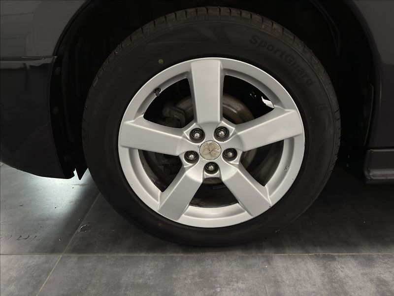 Mitsubishi Outlander 2,3   DI-D 4X4 7MÍST SPORT TZ - fotka 32 z 39