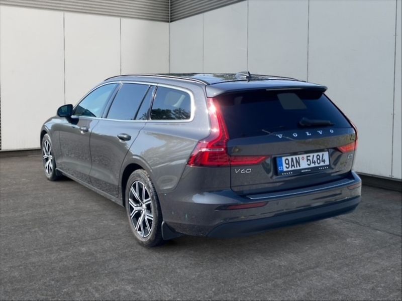 Volvo V60 2,0 B3 Core AT - fotka 4 z 11