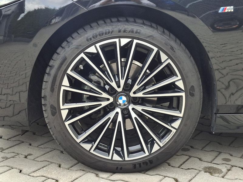 BMW Řada 2 218i Active Tourer M-Sport - fotka 6 z 17