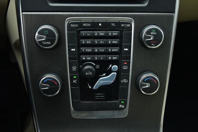 Volvo S60 2.0D 120kW MOMENTUM ČR - fotka 21 z 22