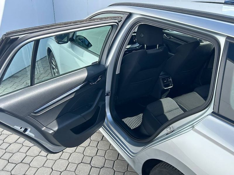 Škoda Octavia Ambition 6MP 2,0TDI - fotka 7 z 23