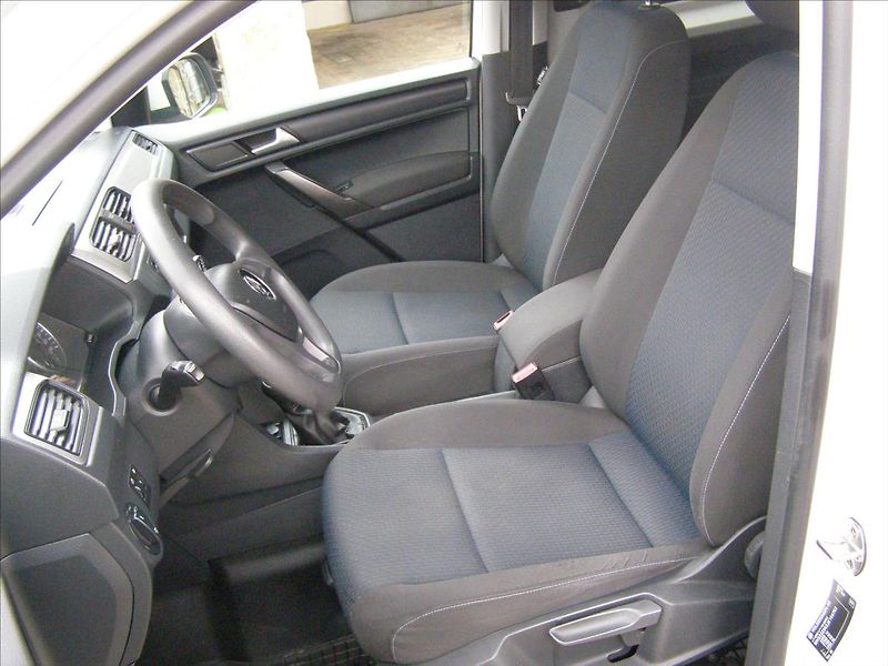 Volkswagen Caddy 2,0   TDI TEMPOMAT - fotka 13 z 26