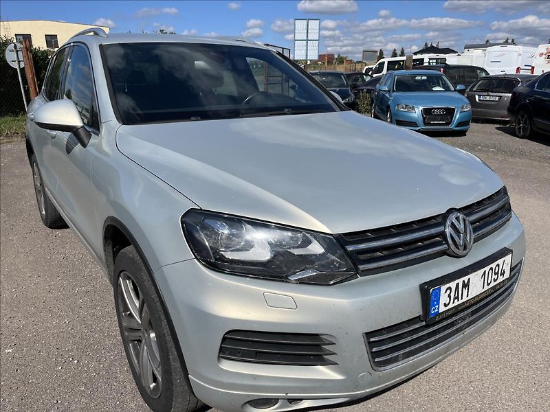 Volkswagen Touareg 3,0 TDi V6 180KW 4x4 TAŽNÉ - fotka 3 z 50
