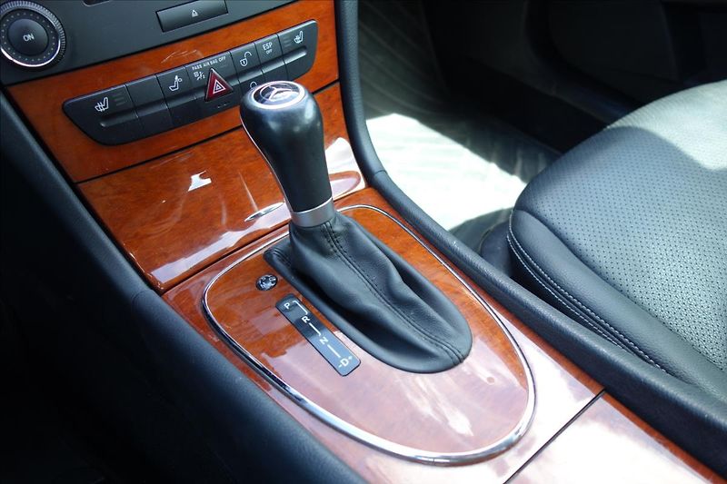 Mercedes-Benz Třídy E 280CDi,ČR,SERV.KN.,4MATIC. - fotka 26 z 48