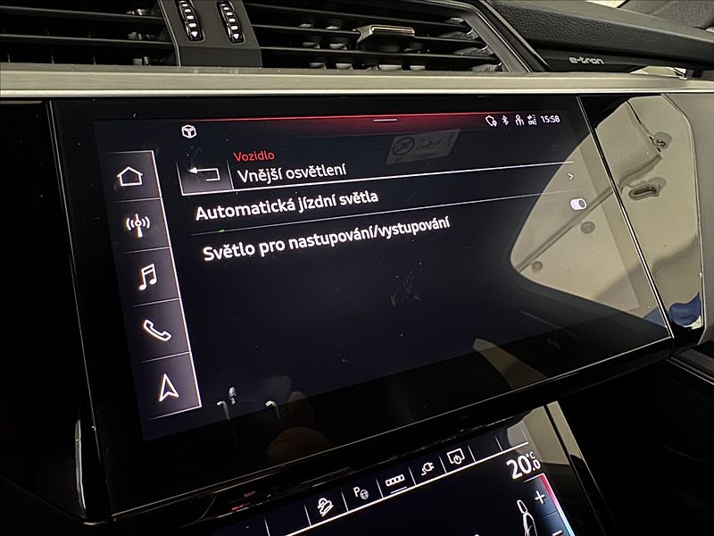Audi e-tron 300kW S-Line exclusive - fotka 32 z 47