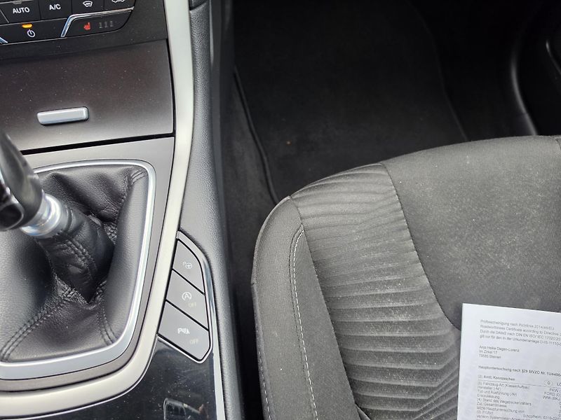 Ford S-MAX 1.5 i Navi Parkovací senzory  - fotka 29 z 37