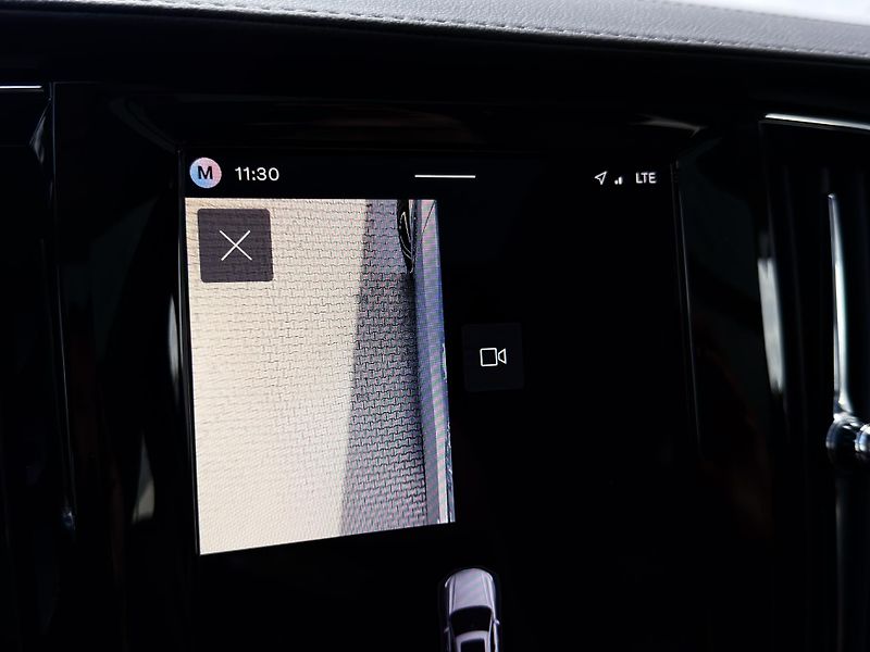 Volvo V90 T8 AWD ULTRA DARK + zimní kola - fotka 34 z 53
