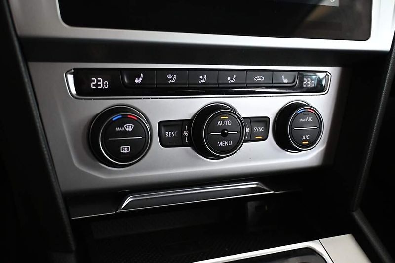 Volkswagen Passat (2018) 2.0 LED ACC TDI - fotka 20 z 32