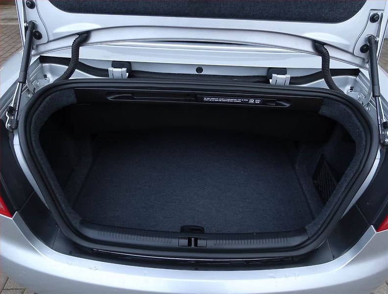 Audi A4 (2007) 2.0 TDI, Serv.kniha, Xenony - fotka 12 z 17