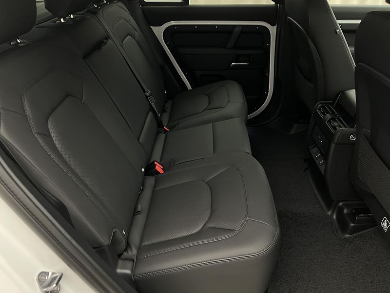 Land Rover Defender (2026) 110 D250 X-DYNAMIC SE AWD Aut - fotka 14 z 50