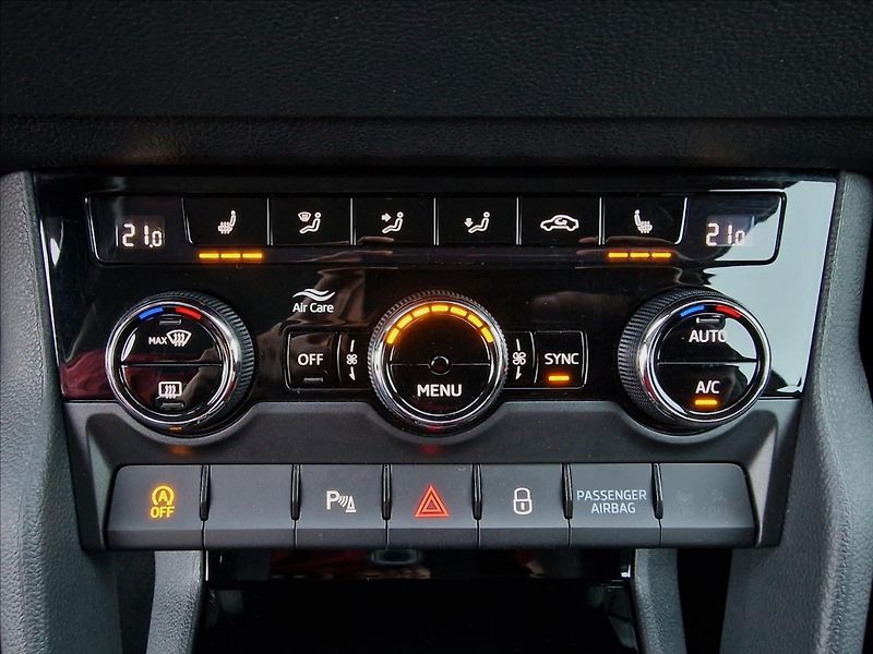 Škoda Karoq 2.0 TDI Style DSG,ČR,1.Maj - fotka 35 z 50
