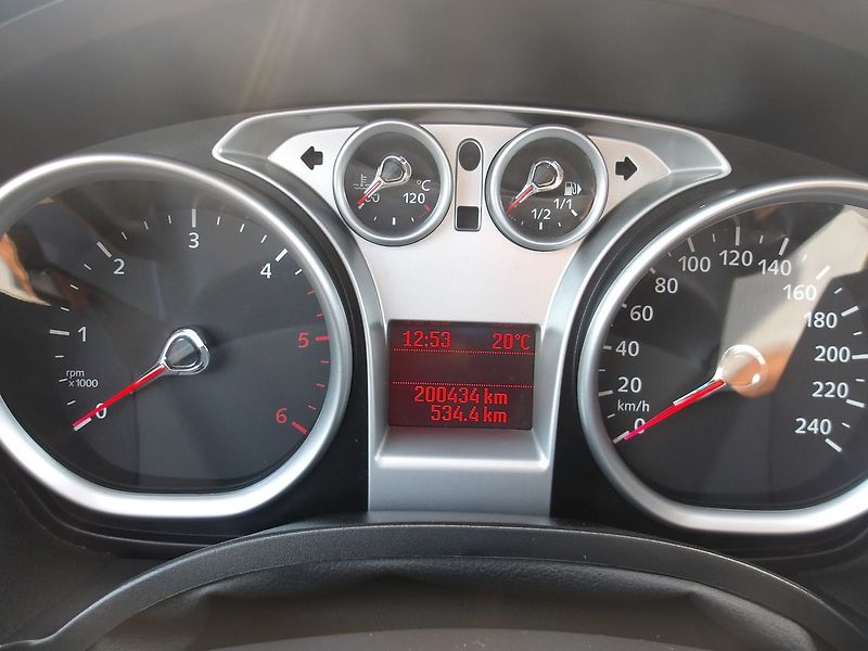 Ford Kuga 2,0TDCi 100 kW ! TITANIUM ! - fotka 17 z 29