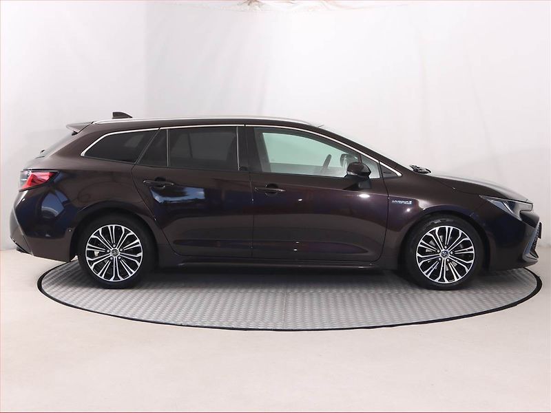 Toyota Corolla (2020) Executive 2.0 Hybrid - fotka 6 z 21