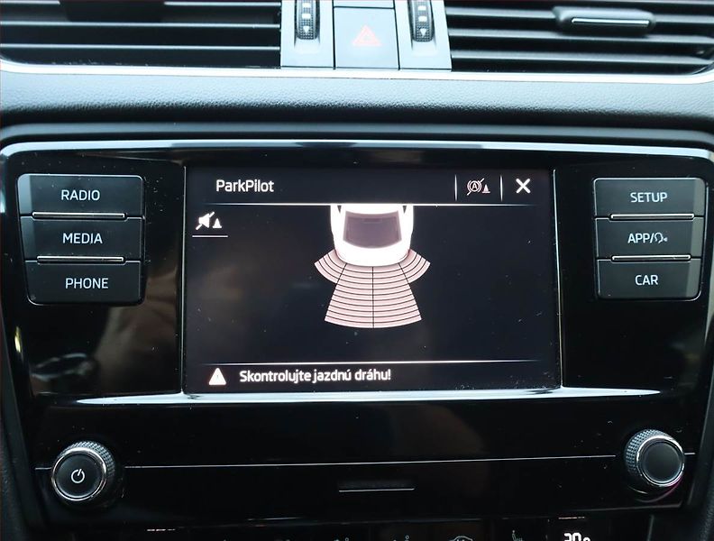 Škoda Octavia (2018) 1.6 TDI, Tempomat - fotka 22 z 22