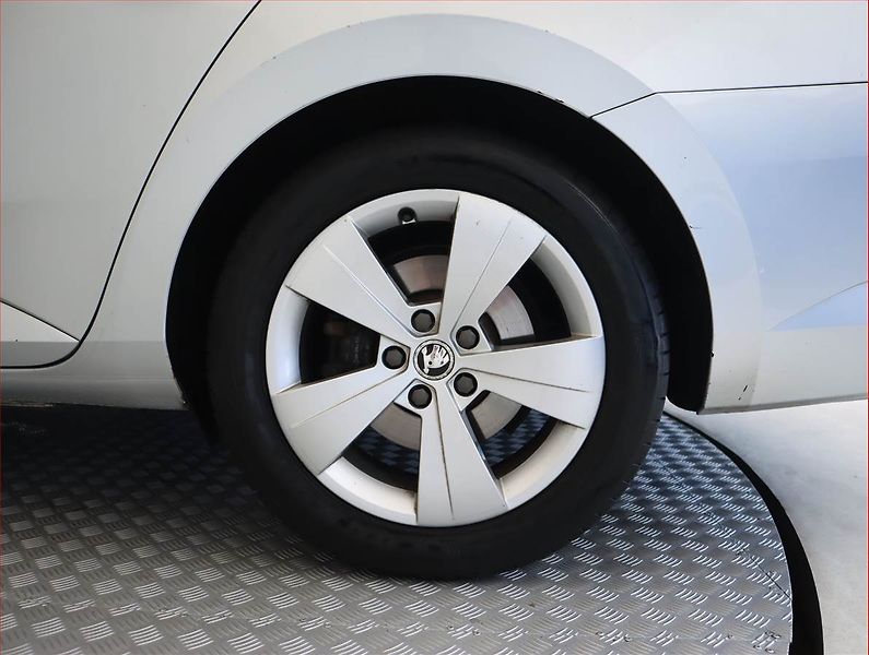 Škoda Superb (2016) 2.0 TDI, Bi-Xenony, Tempomat - fotka 15 z 21
