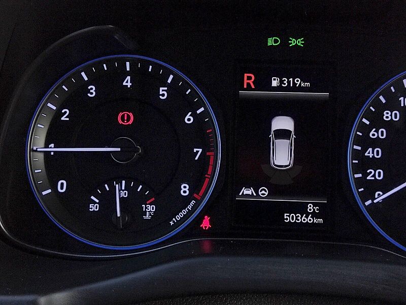 Hyundai Kona (2023) 1,0 T-GDi 88 Kw - fotka 8 z 38