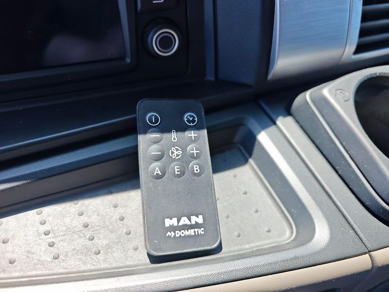 MAN TGL 12.250, SKŘÍŇ,ČELO, NEZ.KLIMA - fotka 32 z 33