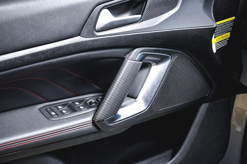 Peugeot 308 (2020) GT NAVI1.5 BlueHDi ČR 1MAJITEL - fotka 31 z 33