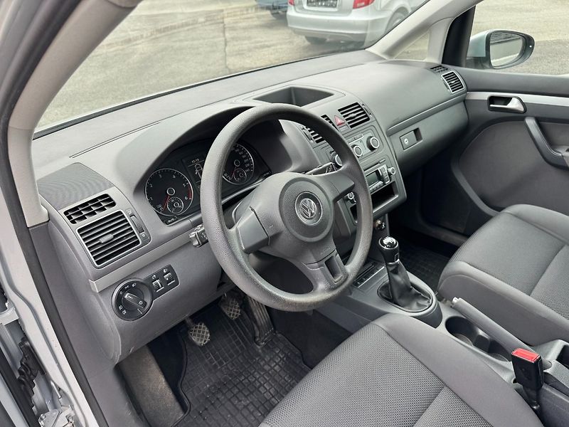 Volkswagen Touran (2012) Trendline 1.6 TDI 77kW - fotka 11 z 31