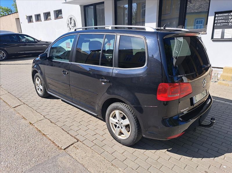 Volkswagen Touran 1,6 TDI Comfortline - fotka 7 z 43