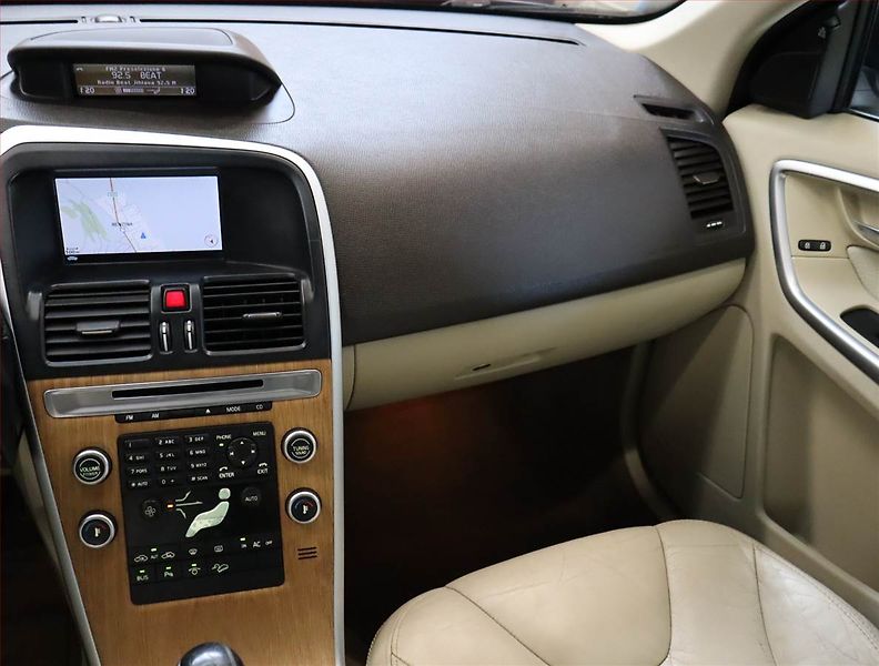 Volvo XC60 (2009) D5, 4X4, Serv.kniha, Xenony - fotka 8 z 20