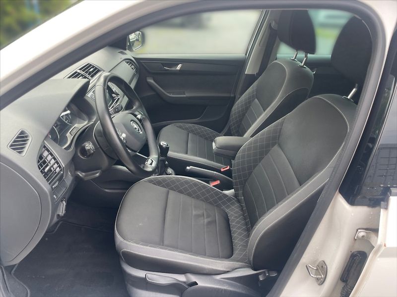 Škoda Fabia 1,0 TSI 70 Ambition - fotka 7 z 11