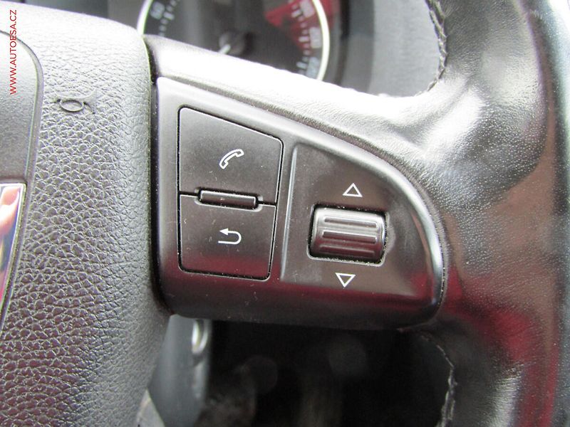 Škoda Octavia (2010) 1.6 TDi, Xenon, autoAC - fotka 20 z 20