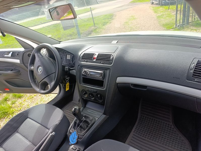 Škoda Octavia (2005) 1.9 TDi - fotka 9 z 15