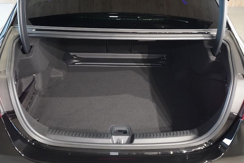 Mercedes-Benz Třídy E 220d 4MATIC, KEYLESS,DISTRONIC - fotka 14 z 43