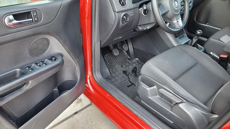 Volkswagen Golf Plus TREND 1,2 TSI 77 KW  ČR - fotka 15 z 22