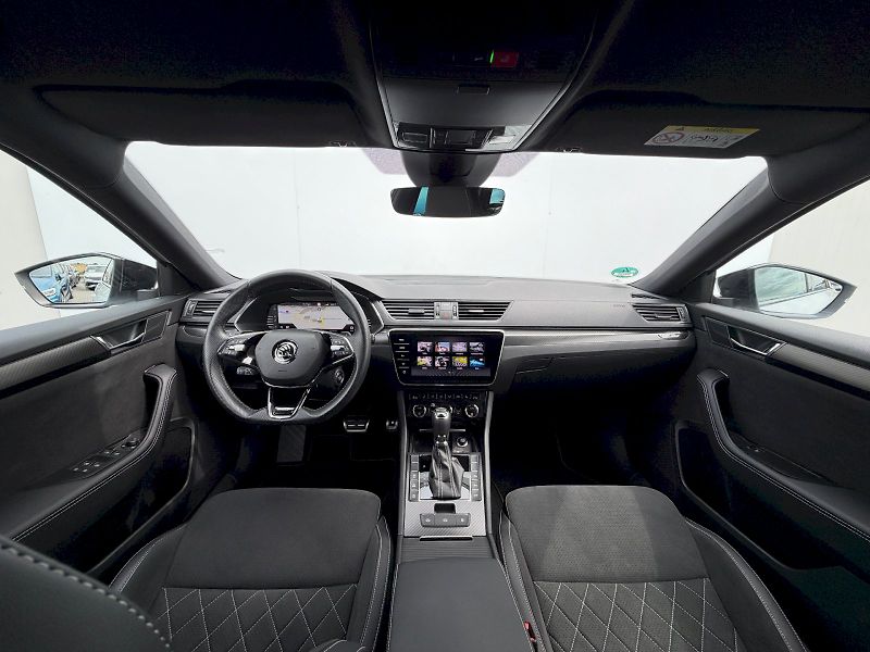 Škoda Superb (2024) Combi 2.0TSI 140kW DSG SportLi - fotka 10 z 35