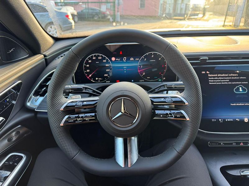 Mercedes-Benz Třídy E (2025) E 450 d 4MATIC - fotka 13 z 25