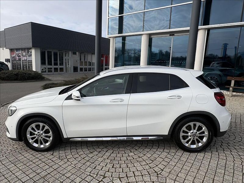 Mercedes-Benz GLA 2,0 220 4M,AMG,CZ,1.majitel - fotka 4 z 17