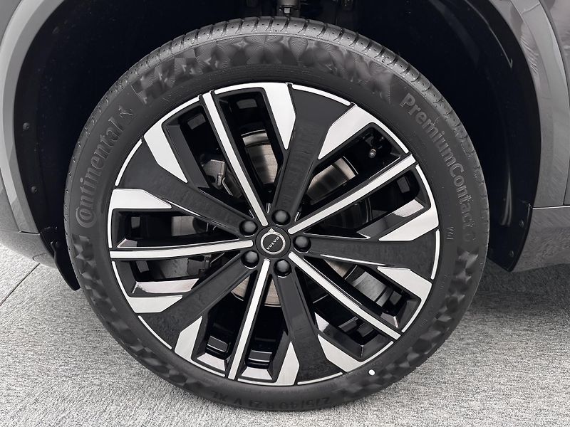 Volvo XC90 (2026) B5 AWD AUT BRIGHT ULTRA 7-míst - fotka 25 z 28