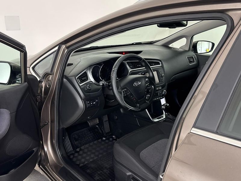 Kia Ceed Exclusive DCT - fotka 6 z 27