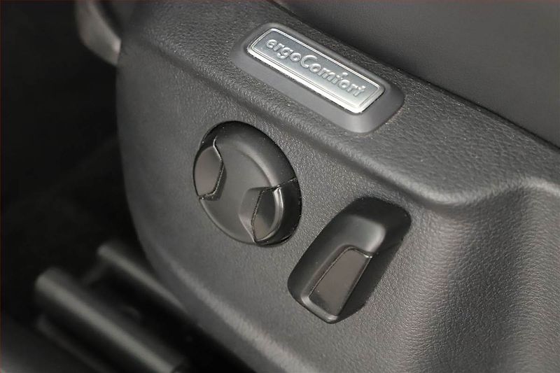 Volkswagen Passat (2022) 2.0 TDI - fotka 26 z 27