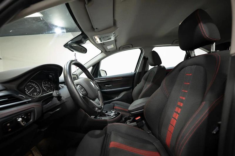 BMW Ostatní 216d Active Tourer - fotka 8 z 32