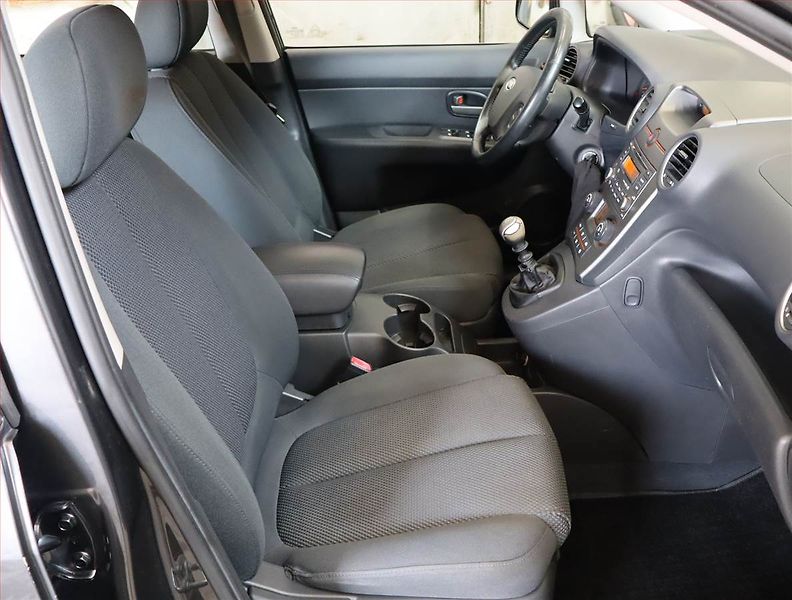Kia Carens (2007) 2.0 CRDi, po STK, Tažné - fotka 9 z 17